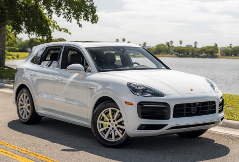 40k-Mile 2019 Porsche Cayenne E-Hybrid